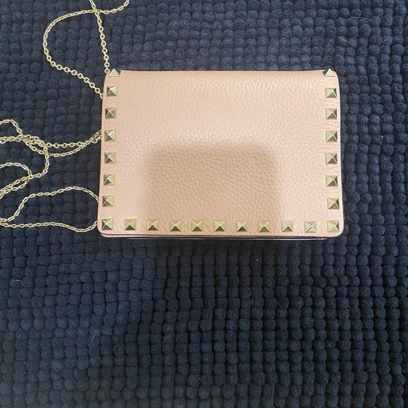 Like new Valentino Garavani rockstud pouch chain - Picture 4 of 5